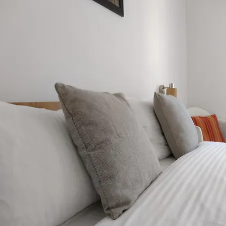 Friends - Station - Self Check-in *