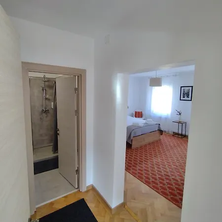 Friends - Station - Self Check-in Braşov