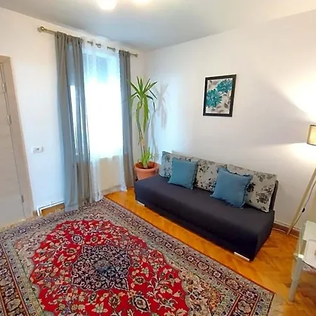 Friends - Station - Self Check-in Apartment