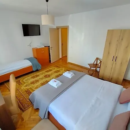 Friends - Station - Self Check-in Apartment Brasov